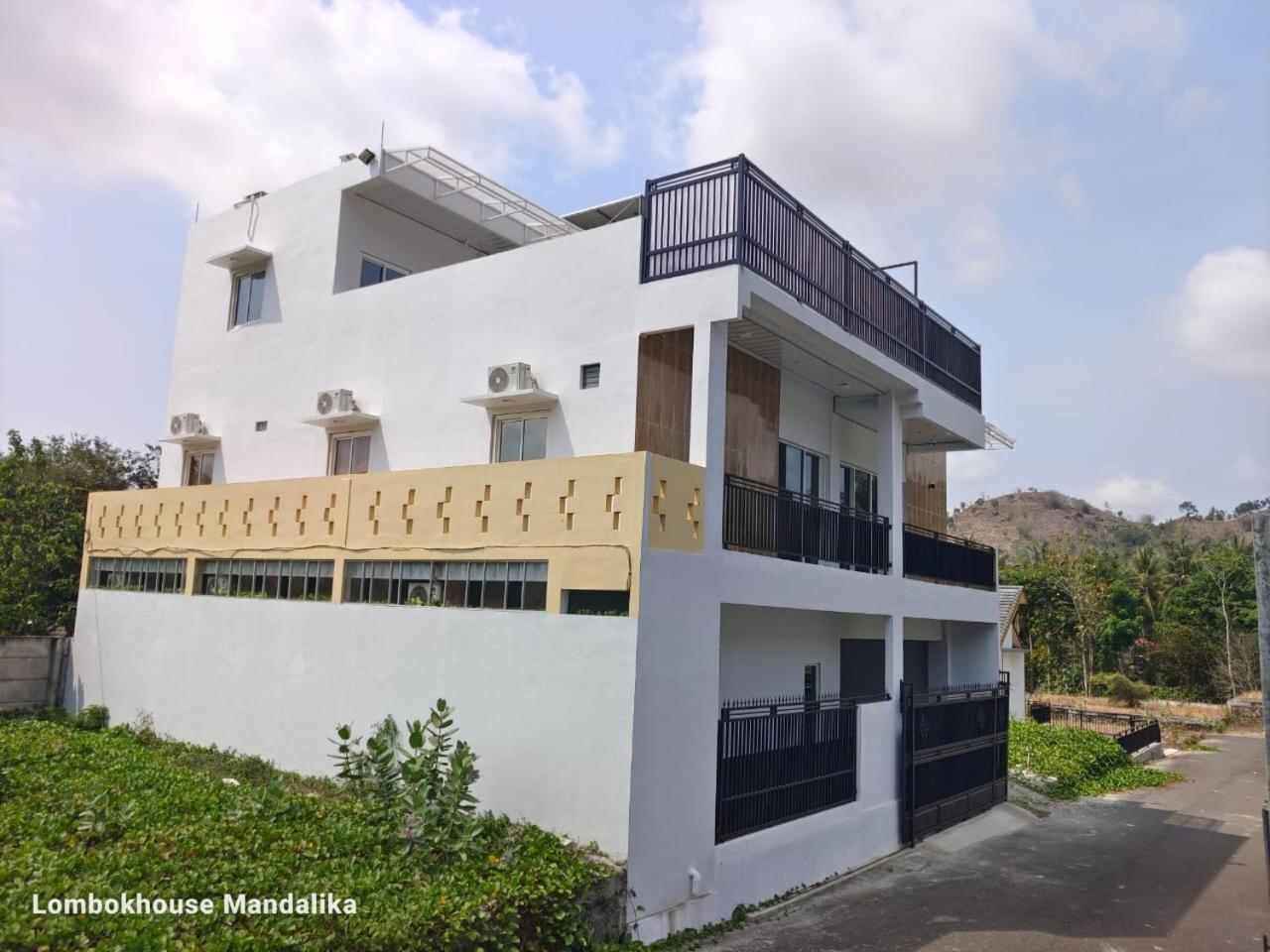 Lombokhouse Mandalika Hotel Kuta  Exterior photo